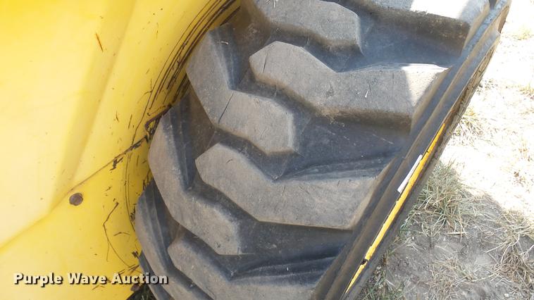 image for item EB9088 2004 New Holland LS170 skid steer