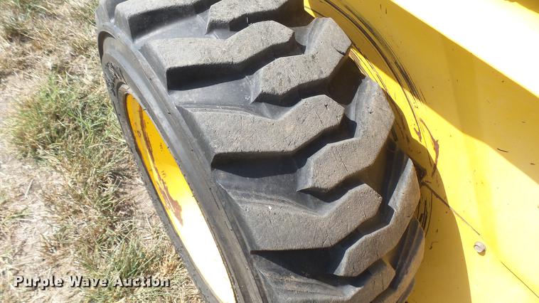 image for item EB9088 2004 New Holland LS170 skid steer