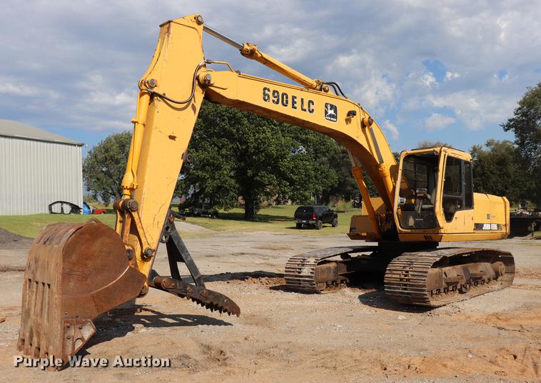 image for item ED9517 1997 John Deere 690E LC excavator
