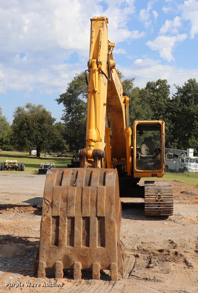 image for item ED9517 1997 John Deere 690E LC excavator