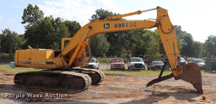 image for item ED9517 1997 John Deere 690E LC excavator