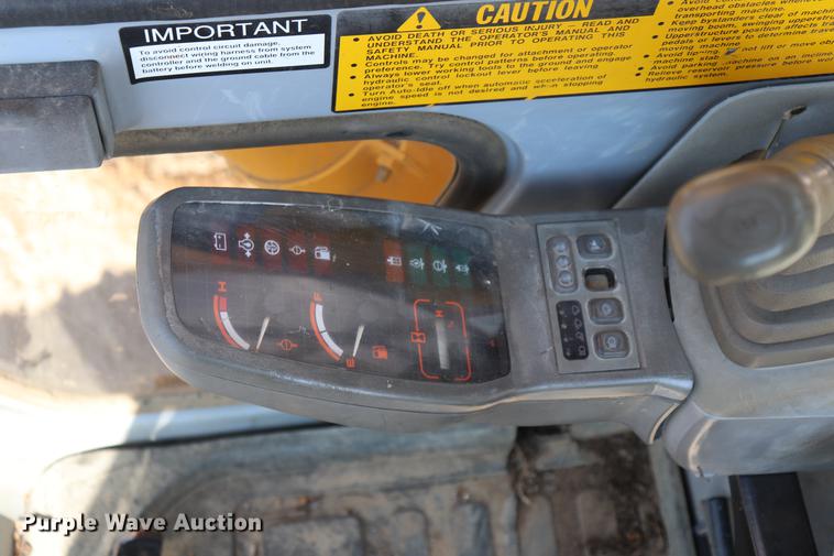 image for item ED9517 1997 John Deere 690E LC excavator