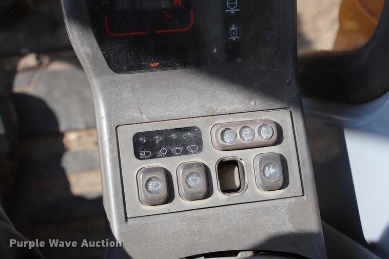 image for item ED9517 1997 John Deere 690E LC excavator