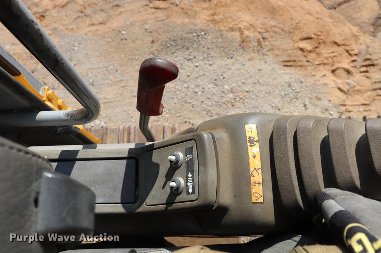 image for item ED9517 1997 John Deere 690E LC excavator