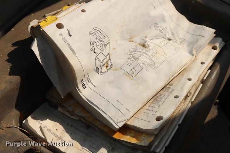 image for item ED9517 1997 John Deere 690E LC excavator