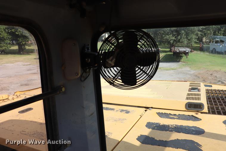 image for item ED9517 1997 John Deere 690E LC excavator