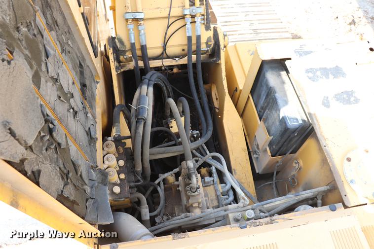 image for item ED9517 1997 John Deere 690E LC excavator