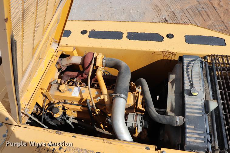 image for item ED9517 1997 John Deere 690E LC excavator