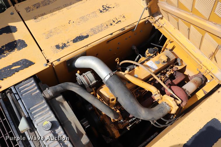 image for item ED9517 1997 John Deere 690E LC excavator