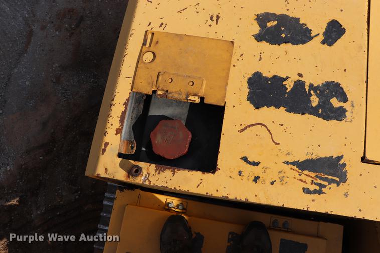 image for item ED9517 1997 John Deere 690E LC excavator