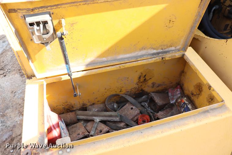 image for item ED9517 1997 John Deere 690E LC excavator