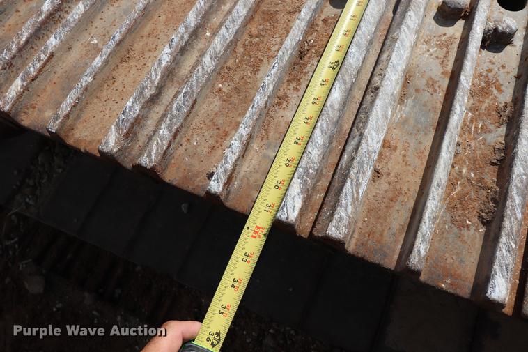 image for item ED9517 1997 John Deere 690E LC excavator