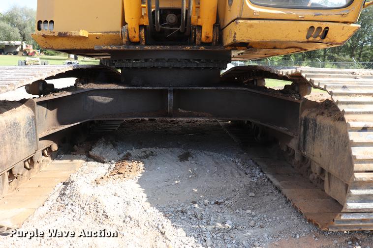 image for item ED9517 1997 John Deere 690E LC excavator