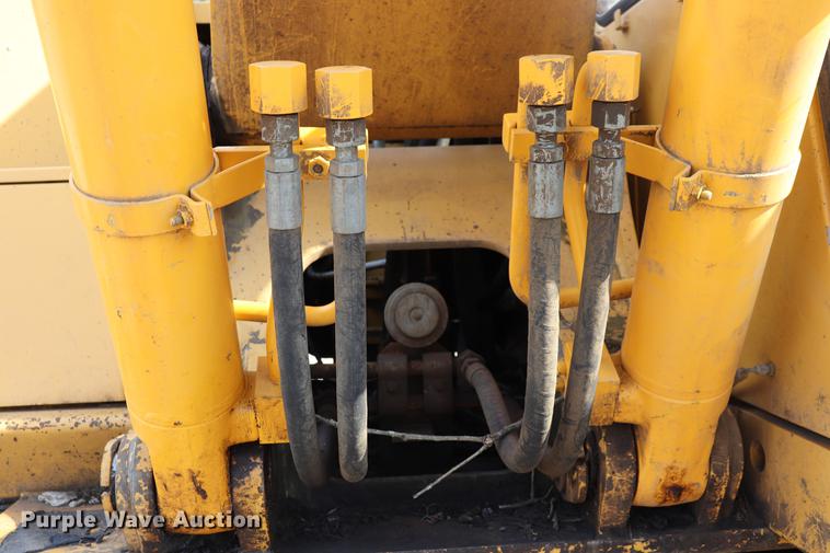 image for item ED9517 1997 John Deere 690E LC excavator