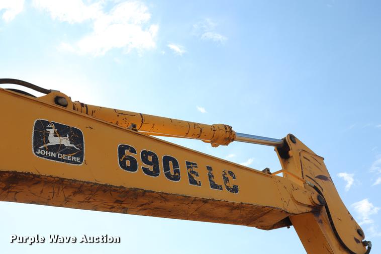 image for item ED9517 1997 John Deere 690E LC excavator