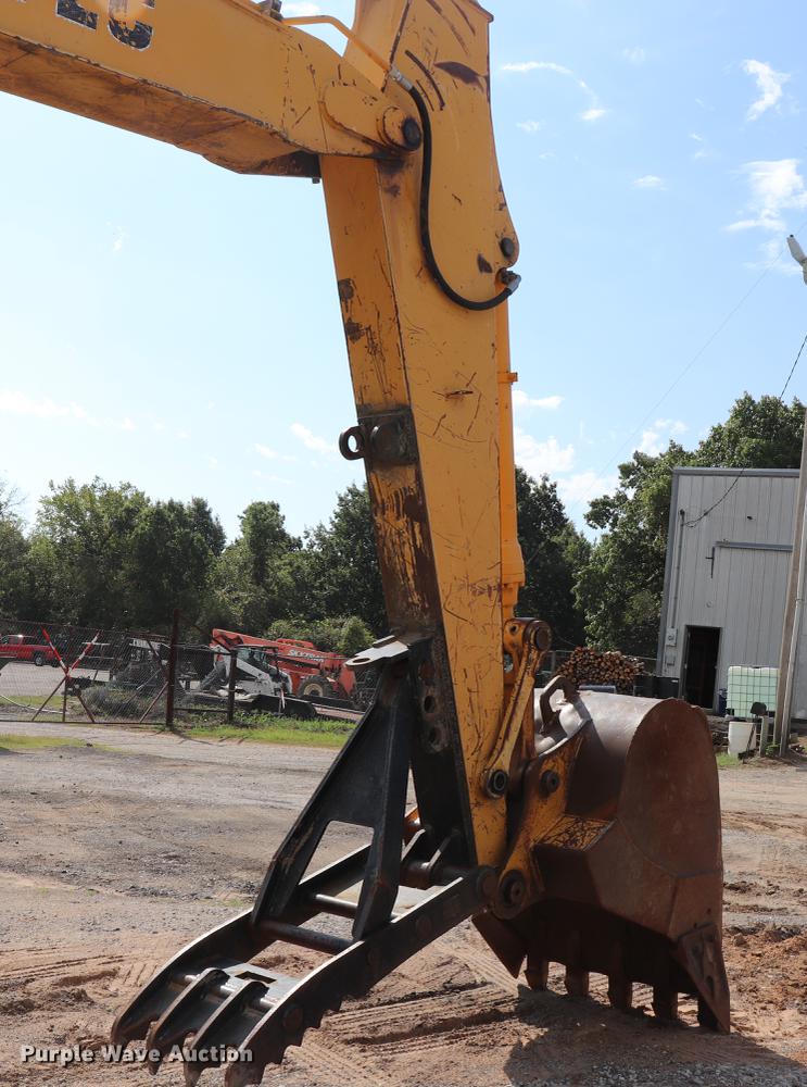 image for item ED9517 1997 John Deere 690E LC excavator