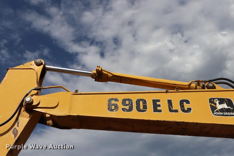 image for item ED9517 1997 John Deere 690E LC excavator