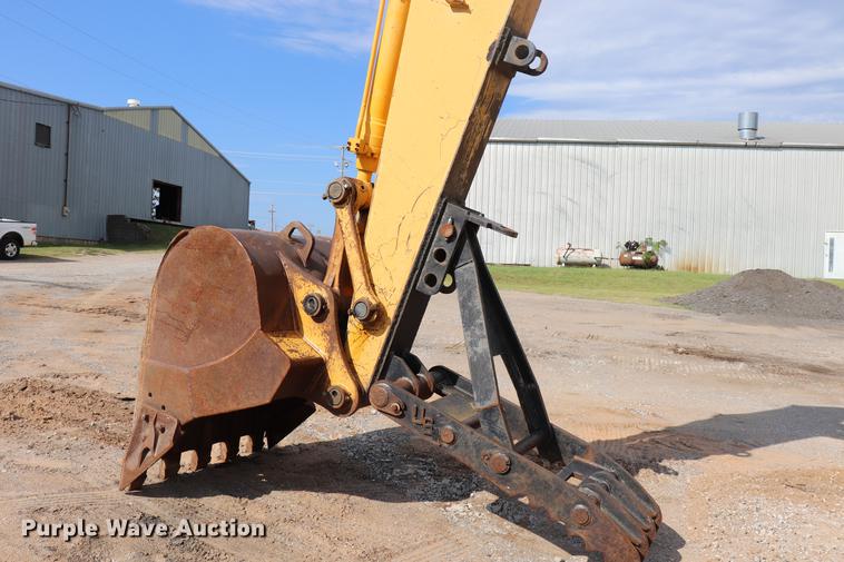 image for item ED9517 1997 John Deere 690E LC excavator