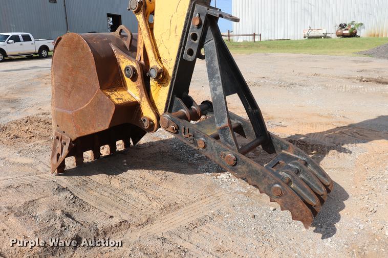 image for item ED9517 1997 John Deere 690E LC excavator