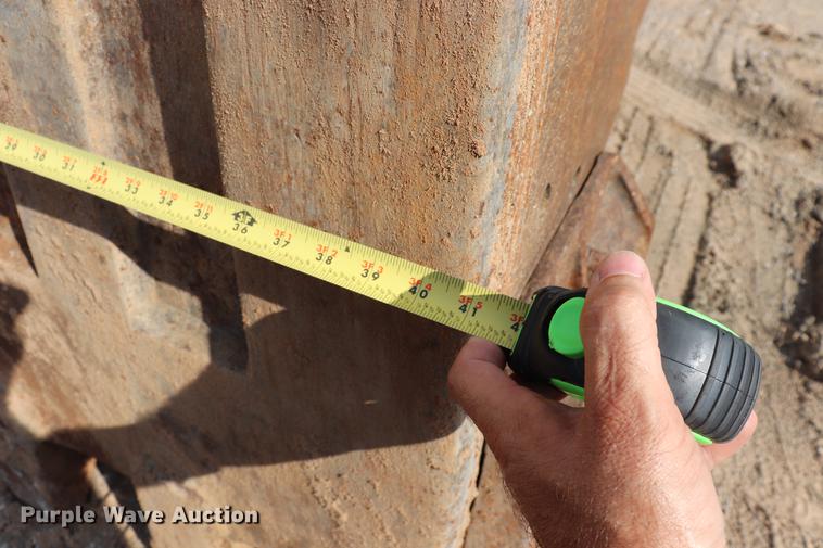 image for item ED9517 1997 John Deere 690E LC excavator