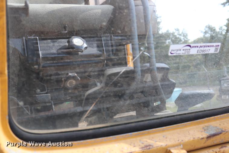 image for item ED9517 1997 John Deere 690E LC excavator