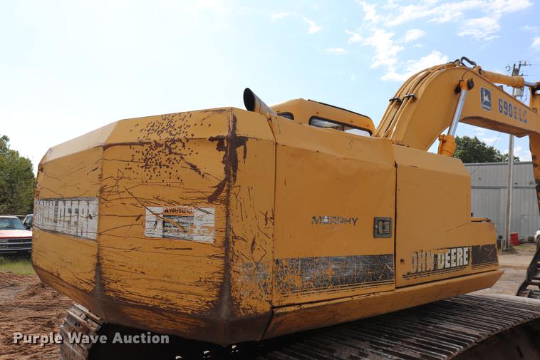 image for item ED9517 1997 John Deere 690E LC excavator