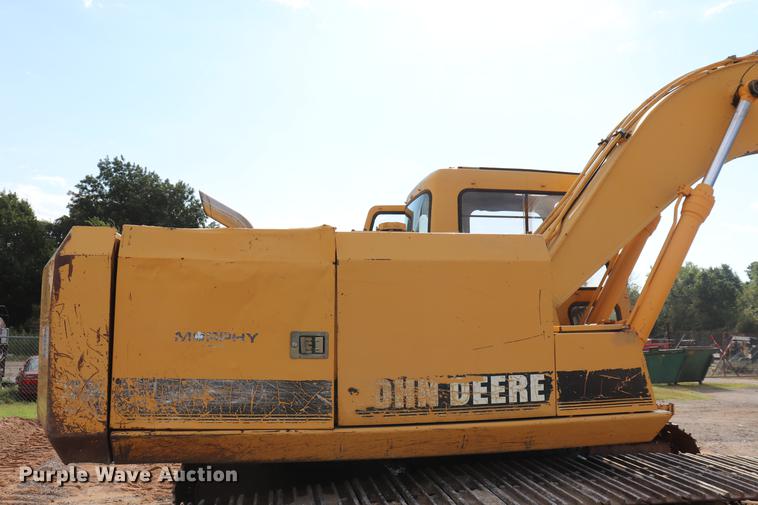 image for item ED9517 1997 John Deere 690E LC excavator