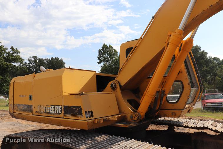 image for item ED9517 1997 John Deere 690E LC excavator