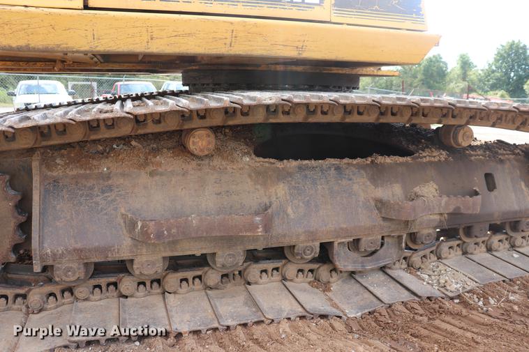 image for item ED9517 1997 John Deere 690E LC excavator