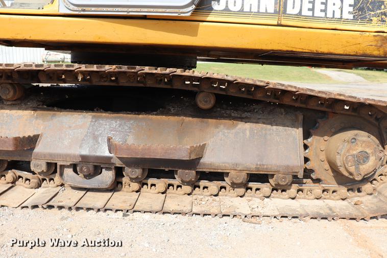 image for item ED9517 1997 John Deere 690E LC excavator