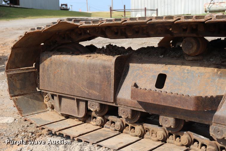 image for item ED9517 1997 John Deere 690E LC excavator