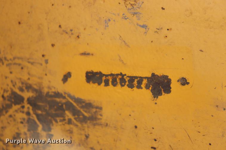 image for item ED9517 1997 John Deere 690E LC excavator