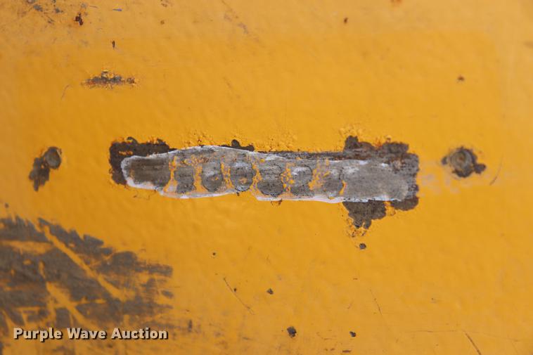 image for item ED9517 1997 John Deere 690E LC excavator