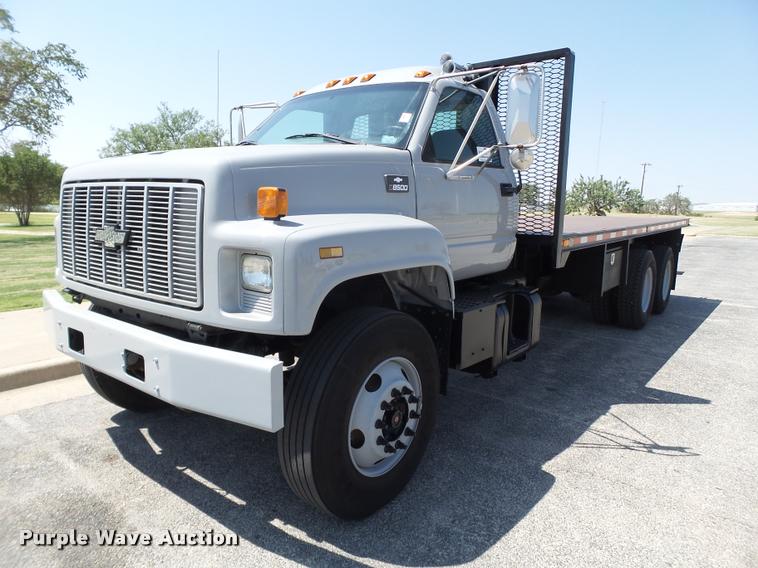 image for item L1505 2002 Chevrolet C7500 flatbed truck