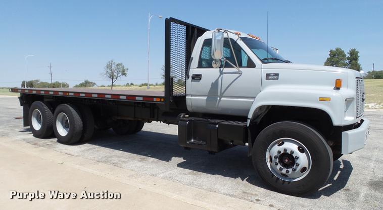 image for item L1505 2002 Chevrolet C7500 flatbed truck
