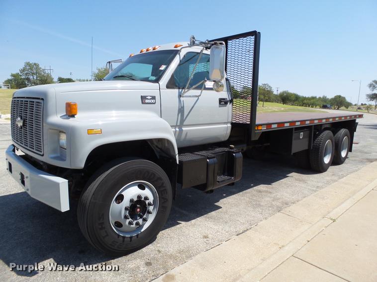 image for item L1505 2002 Chevrolet C7500 flatbed truck
