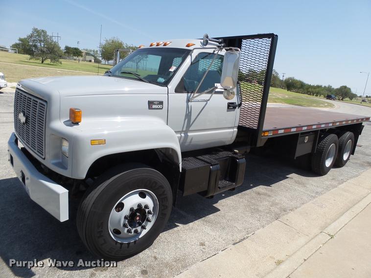 image for item L1505 2002 Chevrolet C7500 flatbed truck