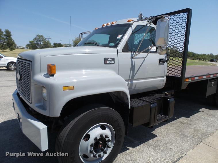 image for item L1505 2002 Chevrolet C7500 flatbed truck