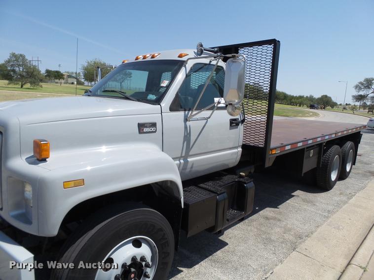 image for item L1505 2002 Chevrolet C7500 flatbed truck