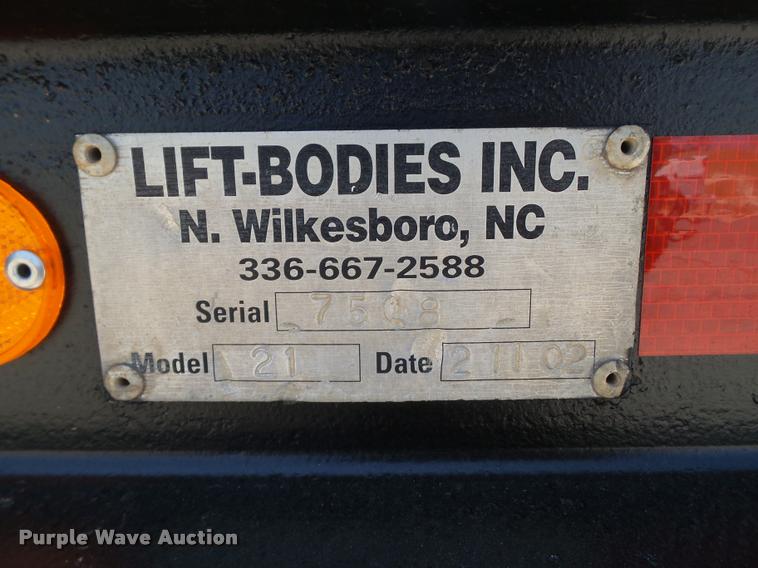 image for item L1505 2002 Chevrolet C7500 flatbed truck