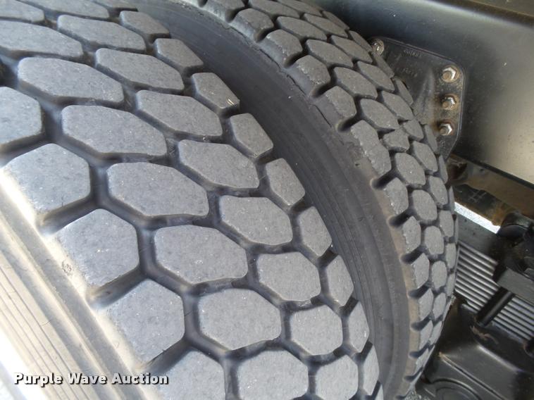 image for item L1505 2002 Chevrolet C7500 flatbed truck