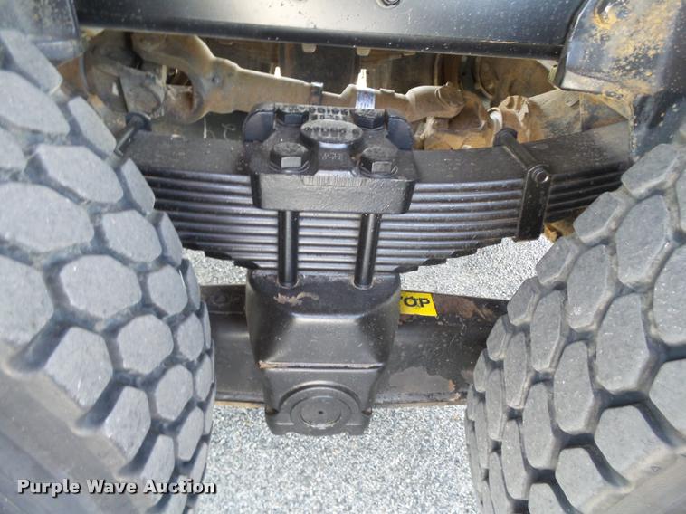 image for item L1505 2002 Chevrolet C7500 flatbed truck