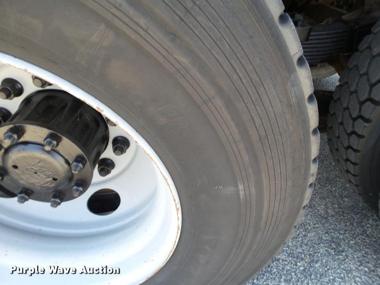 image for item L1505 2002 Chevrolet C7500 flatbed truck