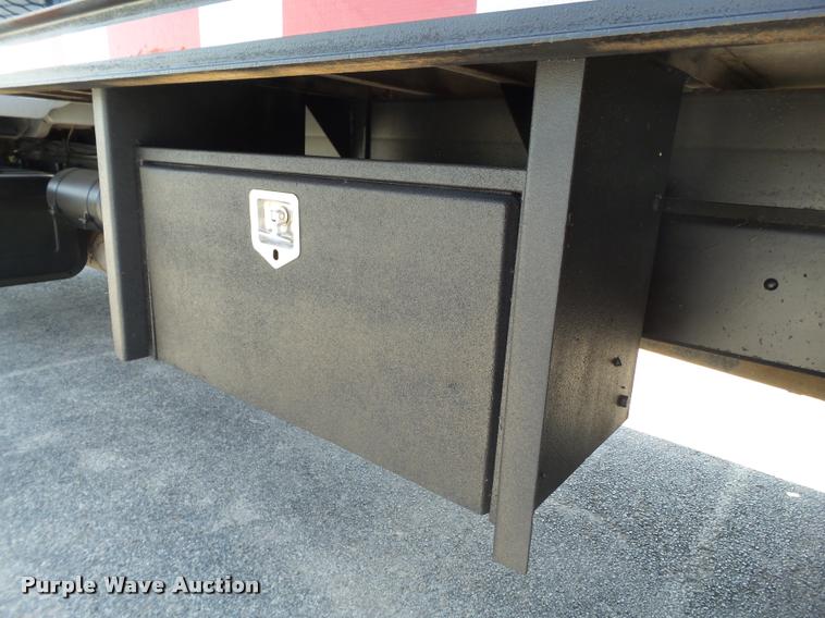 image for item L1505 2002 Chevrolet C7500 flatbed truck