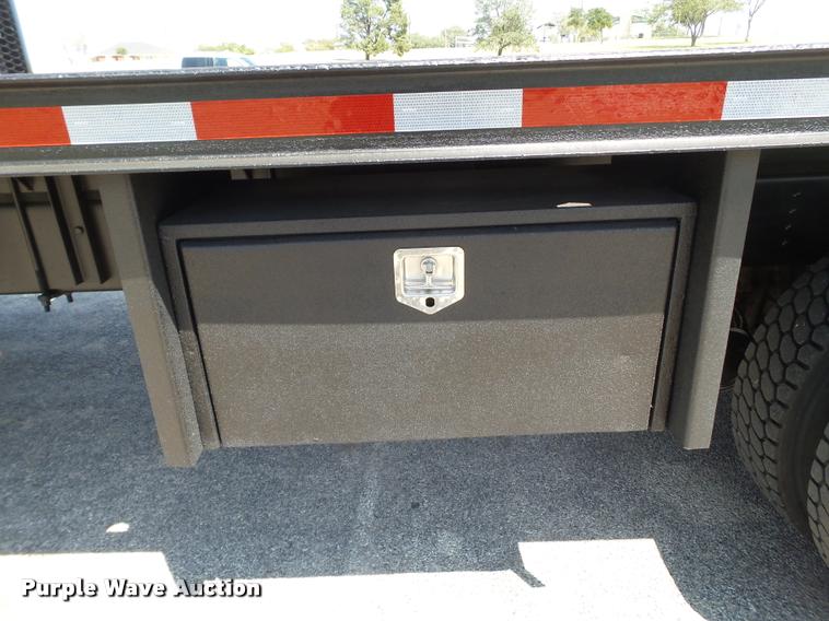 image for item L1505 2002 Chevrolet C7500 flatbed truck