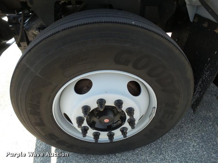 image for item L1505 2002 Chevrolet C7500 flatbed truck