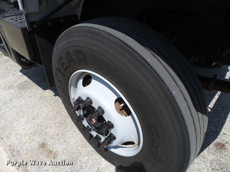 image for item L1505 2002 Chevrolet C7500 flatbed truck