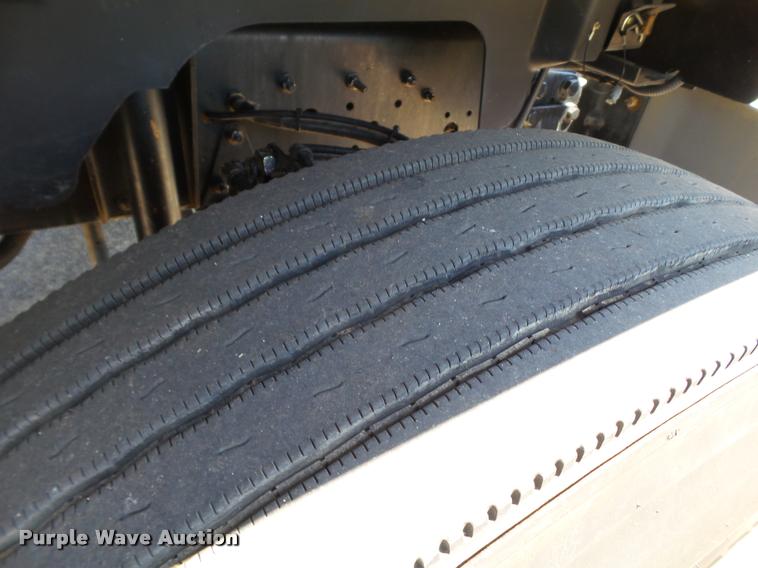 image for item L1505 2002 Chevrolet C7500 flatbed truck