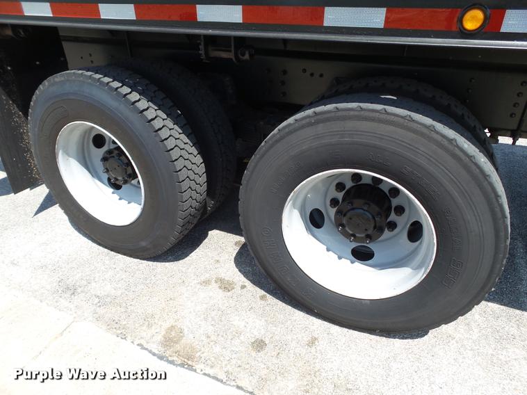 image for item L1505 2002 Chevrolet C7500 flatbed truck