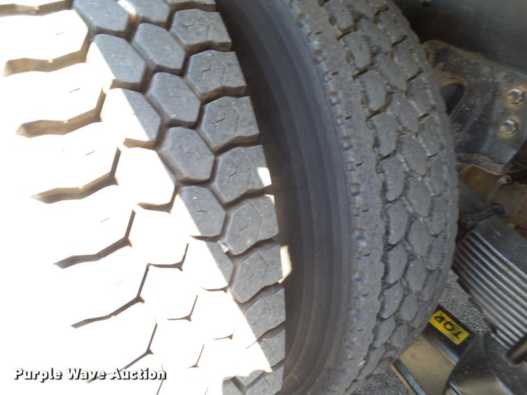 image for item L1505 2002 Chevrolet C7500 flatbed truck